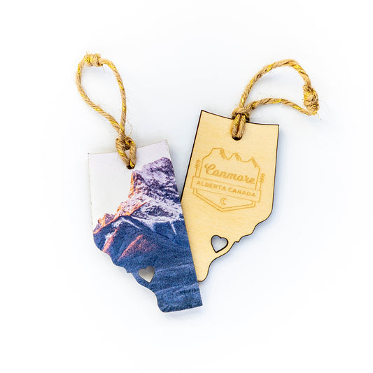 Adorno navideño de madera de Alberta<br> Canmore Alberta Canadá<br> Tres Hermanas Amanecer De Invierno