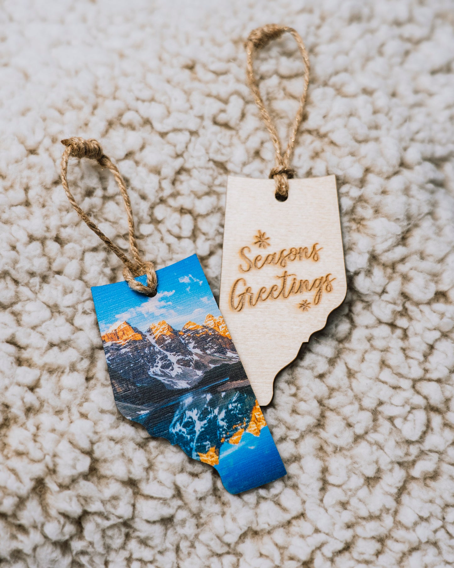 Adorno navideño de madera de Alberta Saludos de las estaciones Lago Moraine