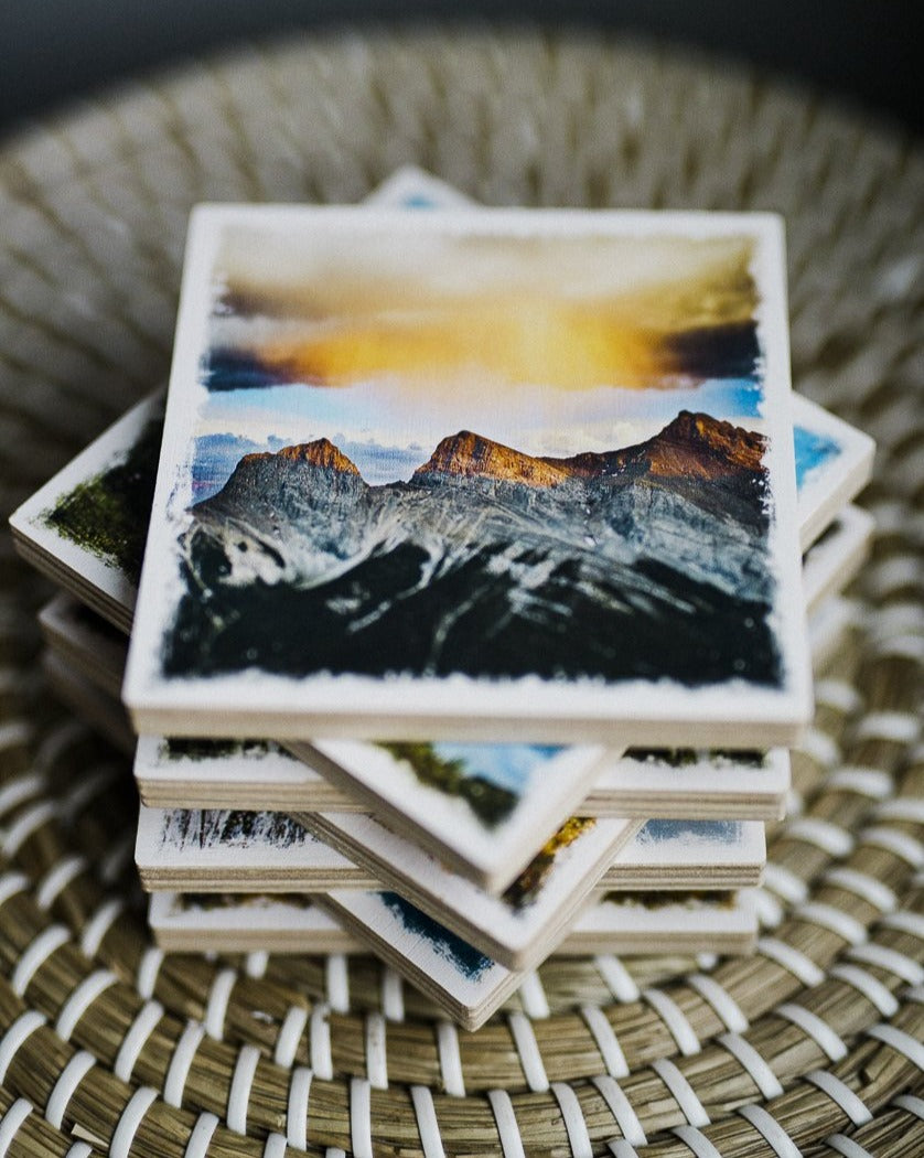 Posavasos con fotografía de madera de abedul Montañas de las Tres Hermanas