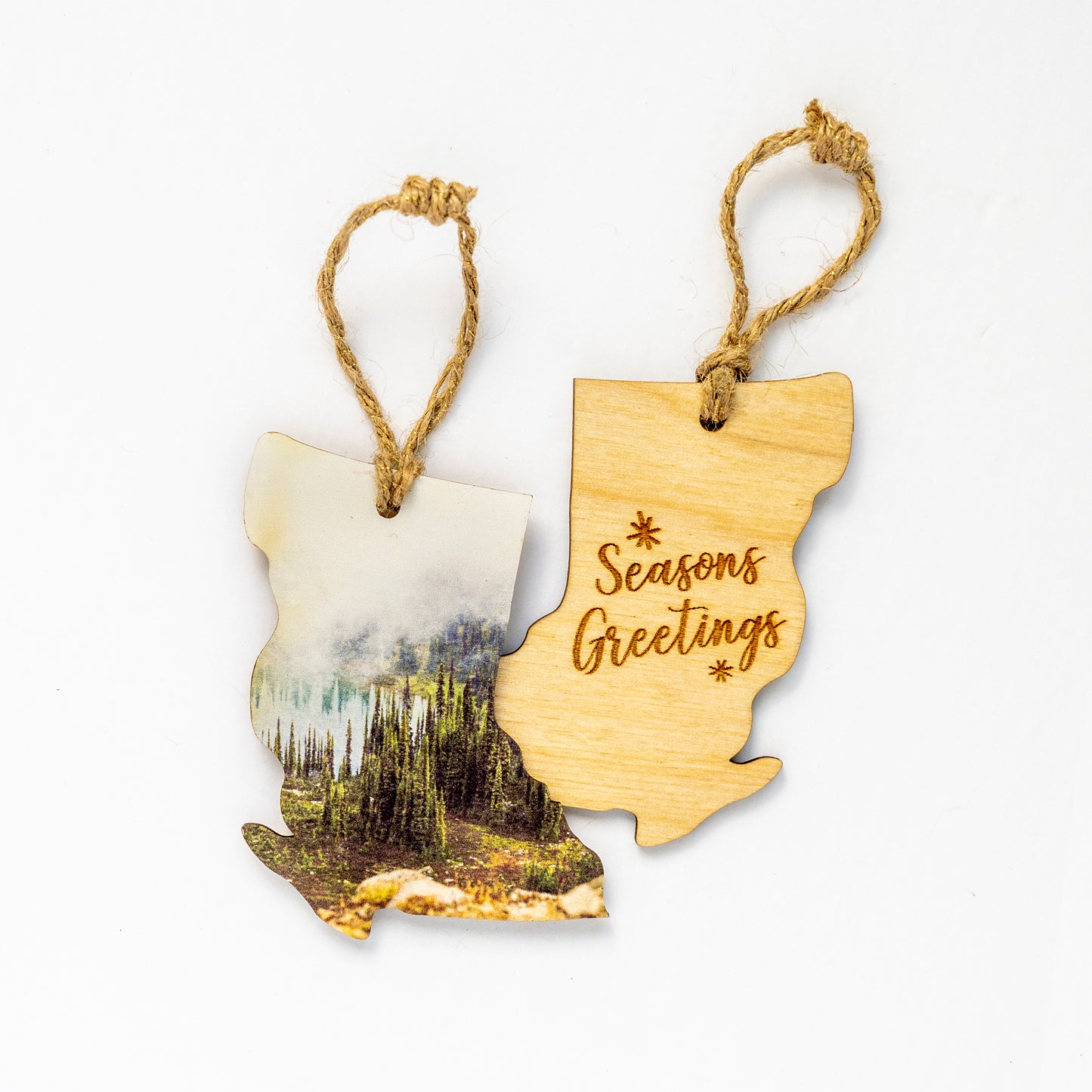 Adorno de madera de Columbia Británica<br> Felices Fiestas<br> Tiros costeros