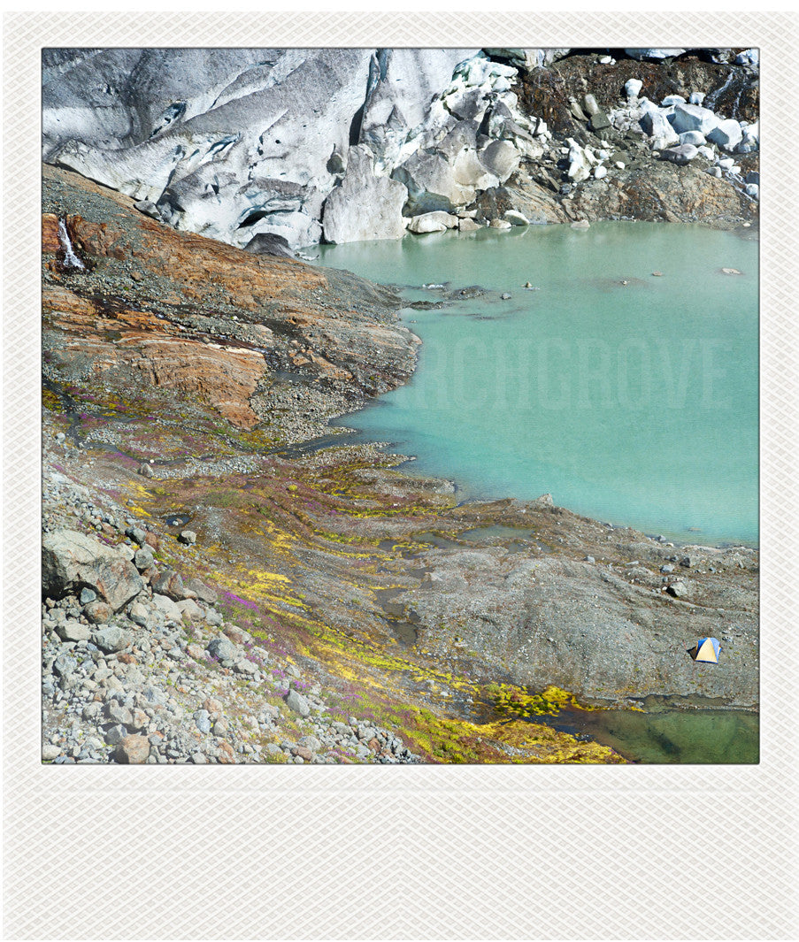 Interrumpido<br> Imán Polaroid metálico<br> Glaciar + Lago en BC