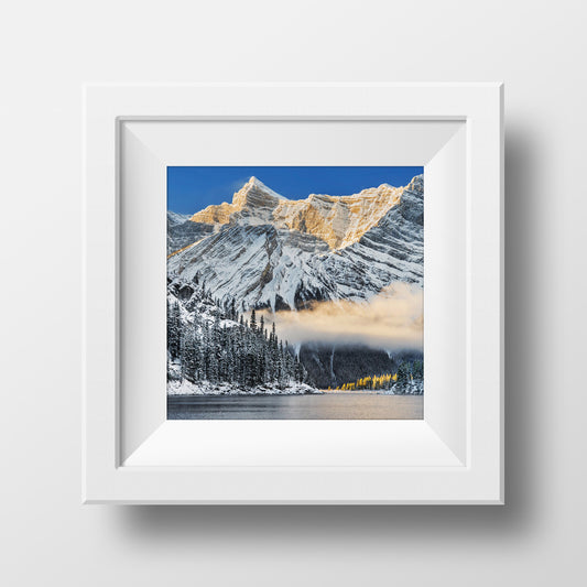 Amanecer de invierno sobre los lagos Kananaskis<br> Impresión cromogénica de bellas artes de archivo