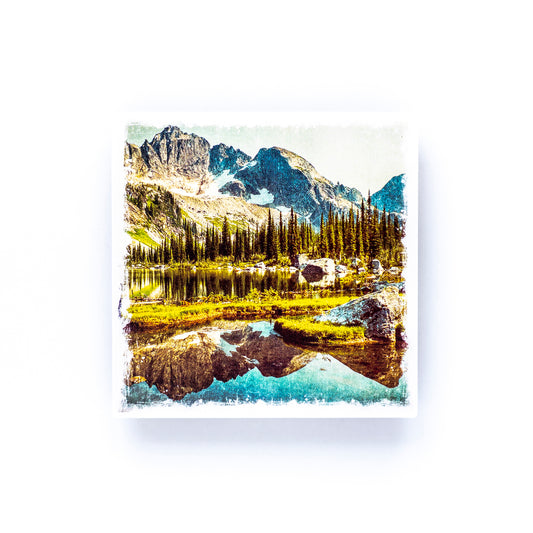 Posavasos con fotografía de madera de abedul Lago alpino en Columbia Británica