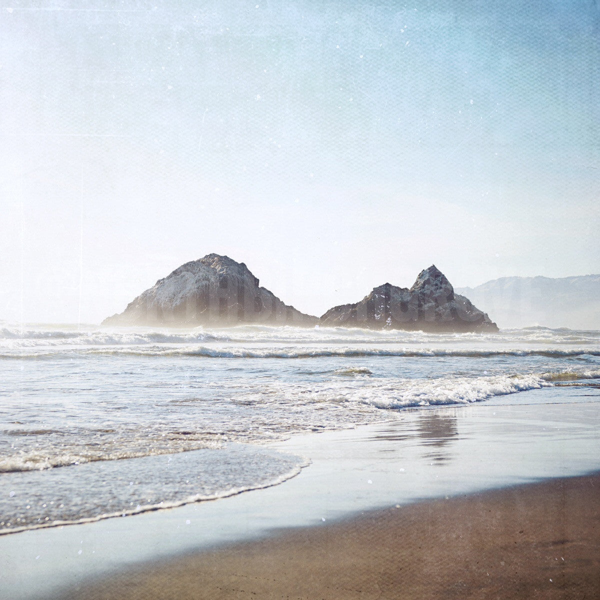 Atardecer en la playa de Seal Rocks en California<br> Impresión cromogénica de bellas artes de archivo